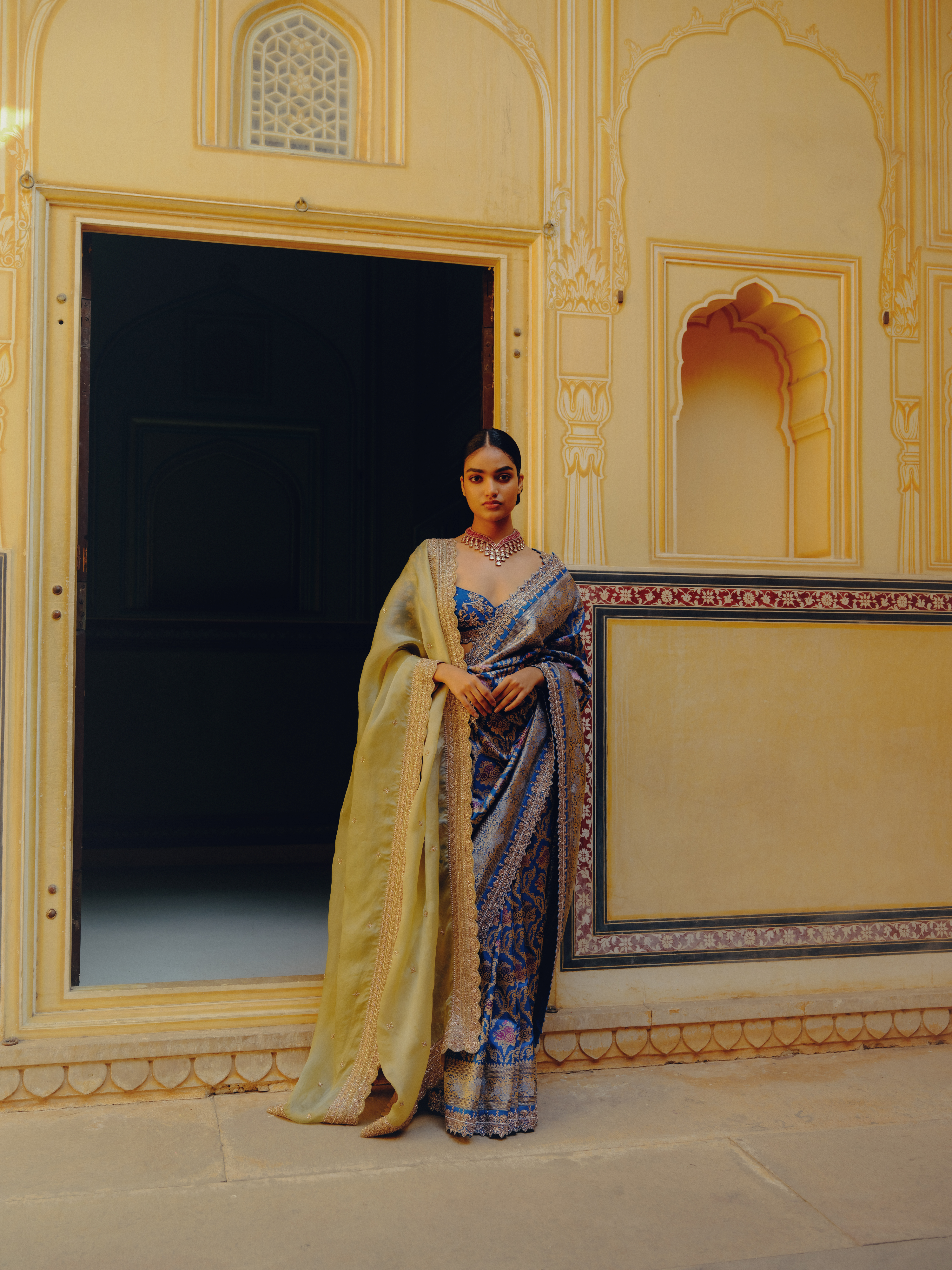URVASHI HANDWOVEN BANARASI SAREE SET