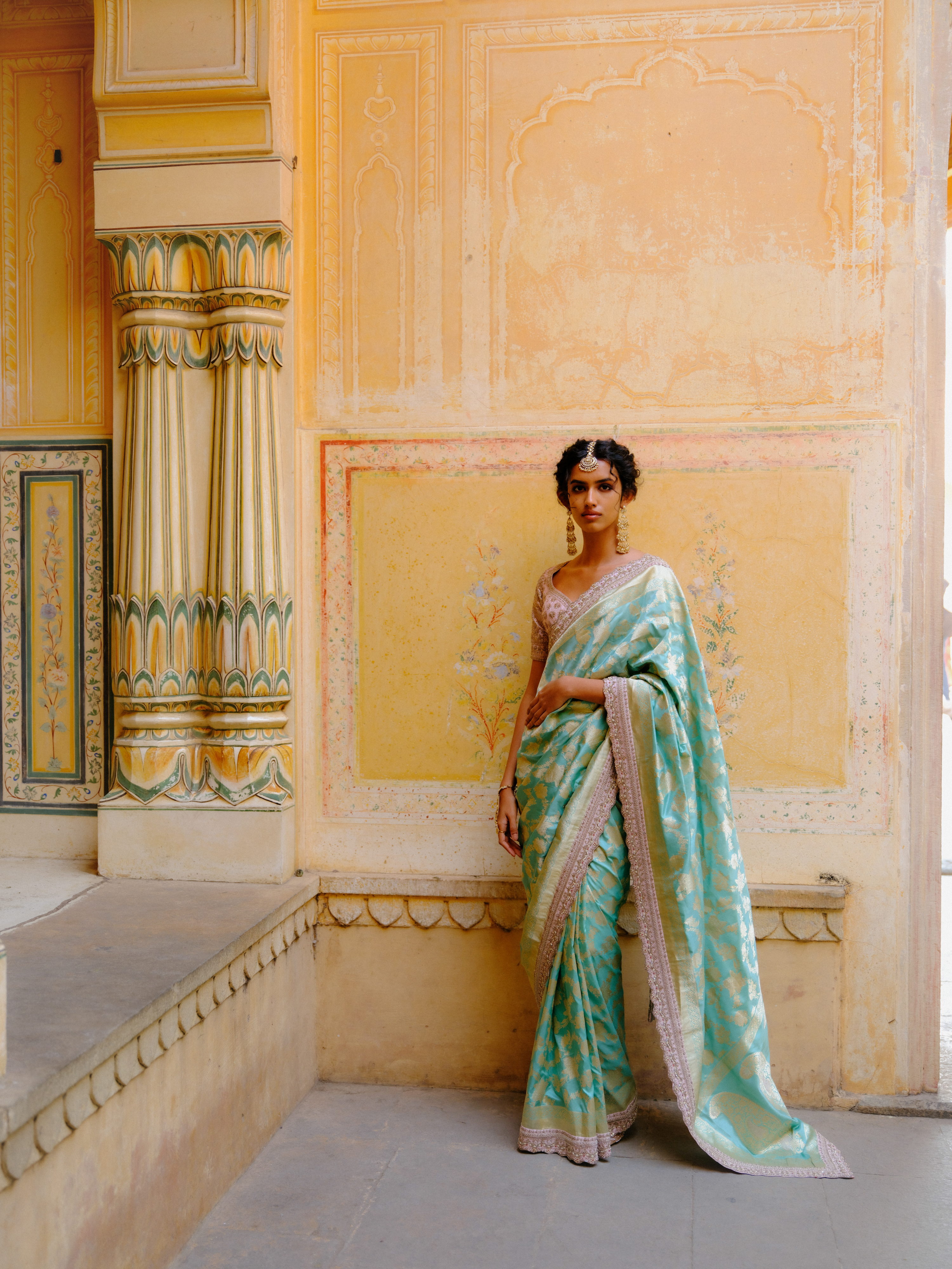 ARUNA TEJAS HANDWOVEN BANARASI SAREE SET