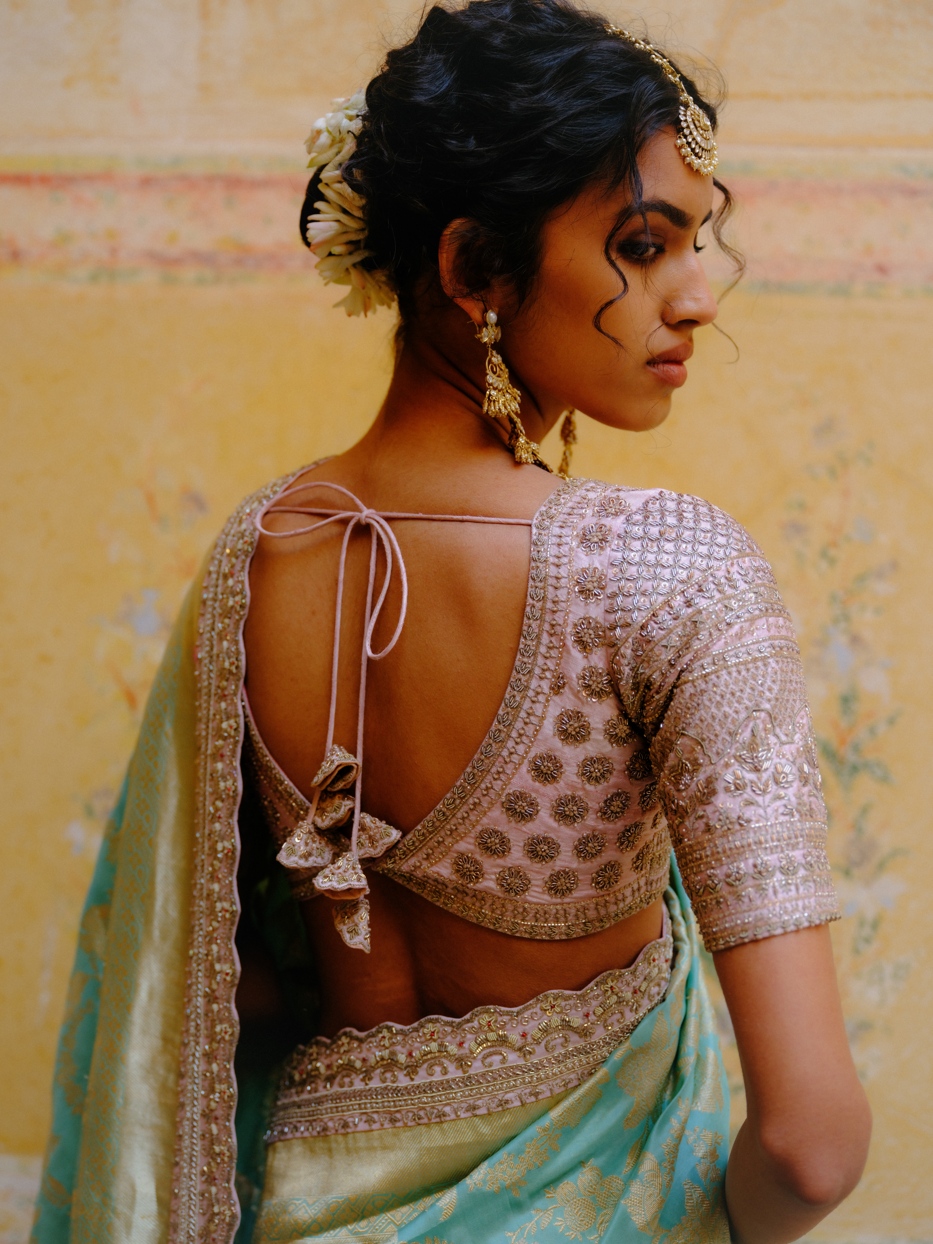 ARUNA TEJAS HANDWOVEN BANARASI SAREE SET