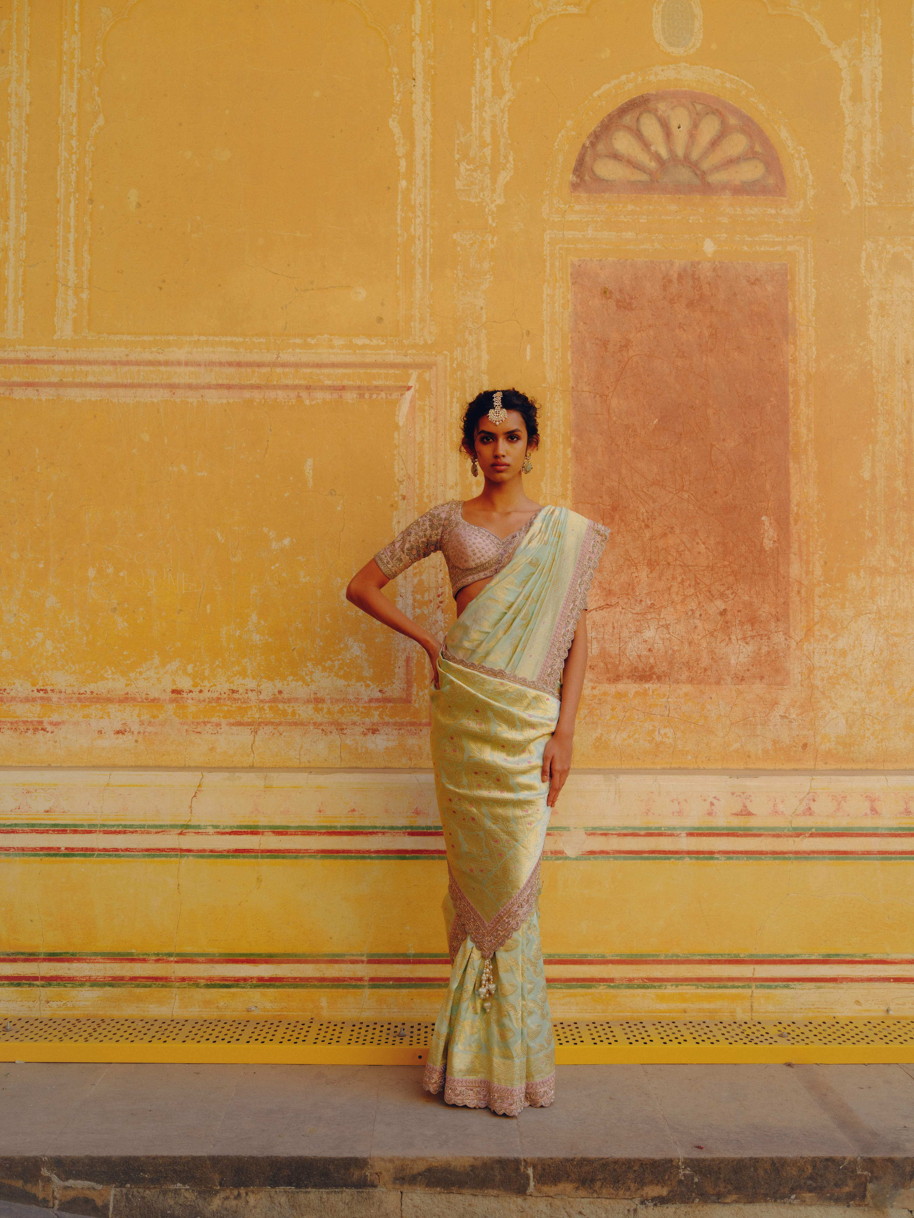 GANGA HANDWOVEN BANARASI SAREE SET