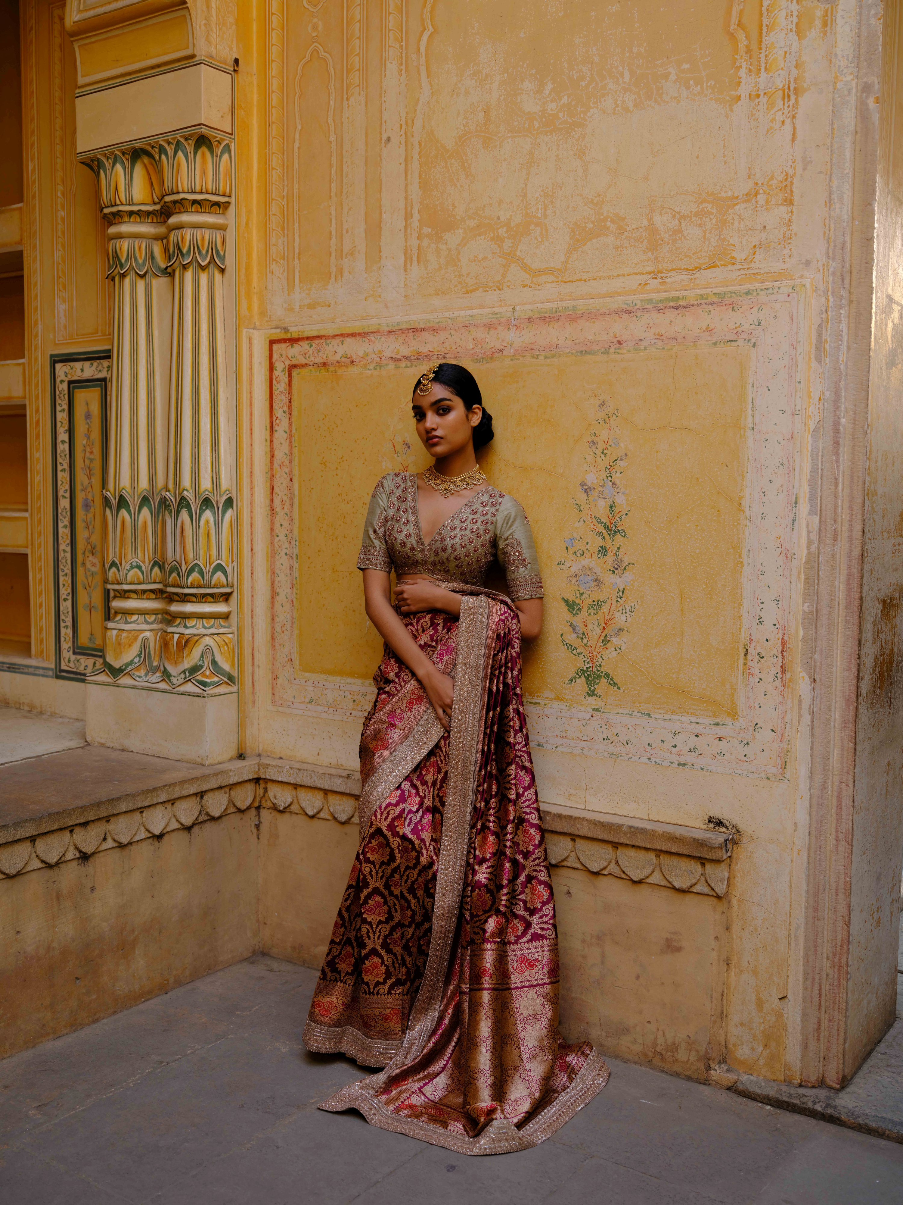 URVASHI HANDWOVEN BANARASI SAREE SET