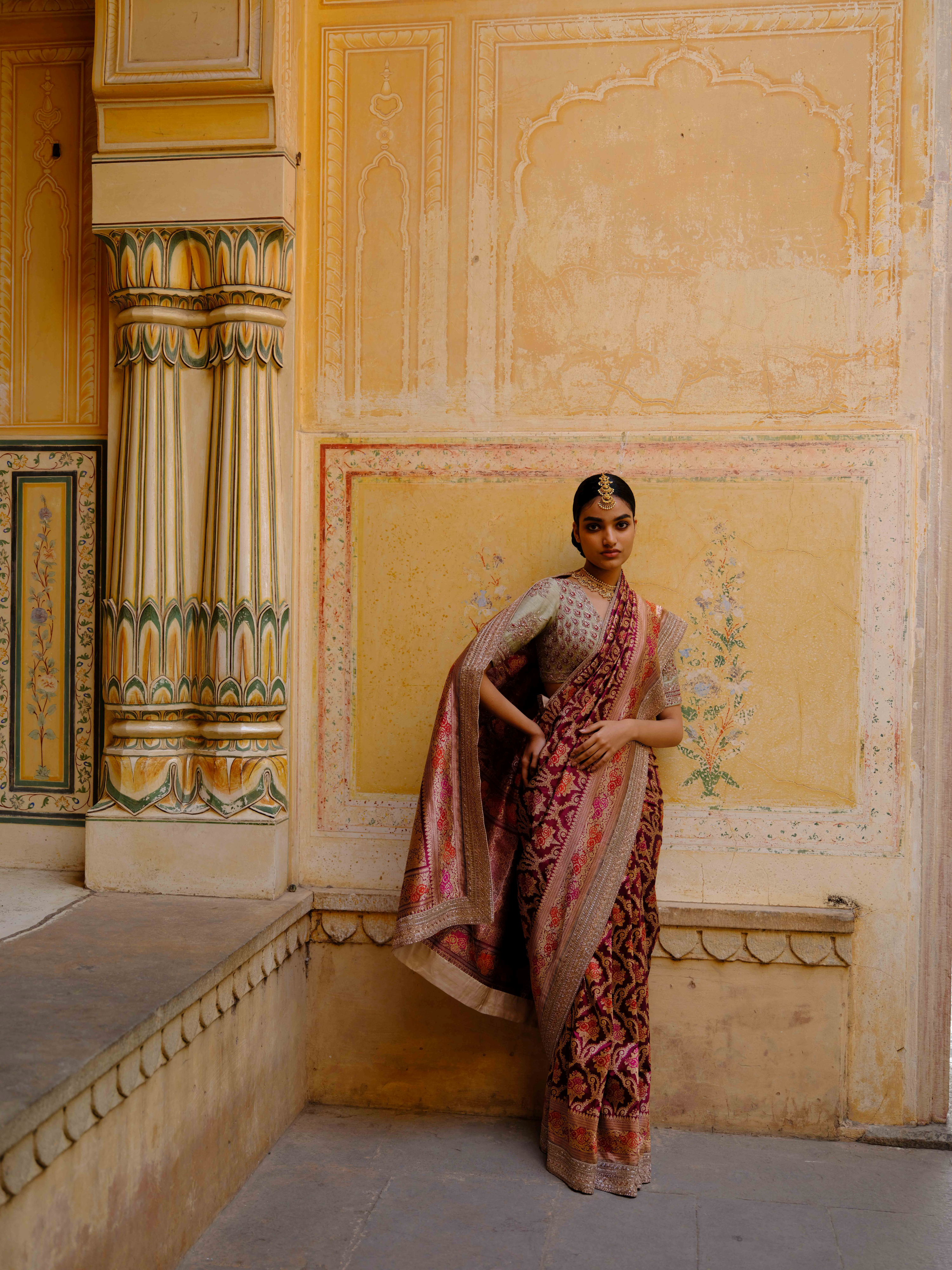 URVASHI HANDWOVEN BANARASI SAREE SET