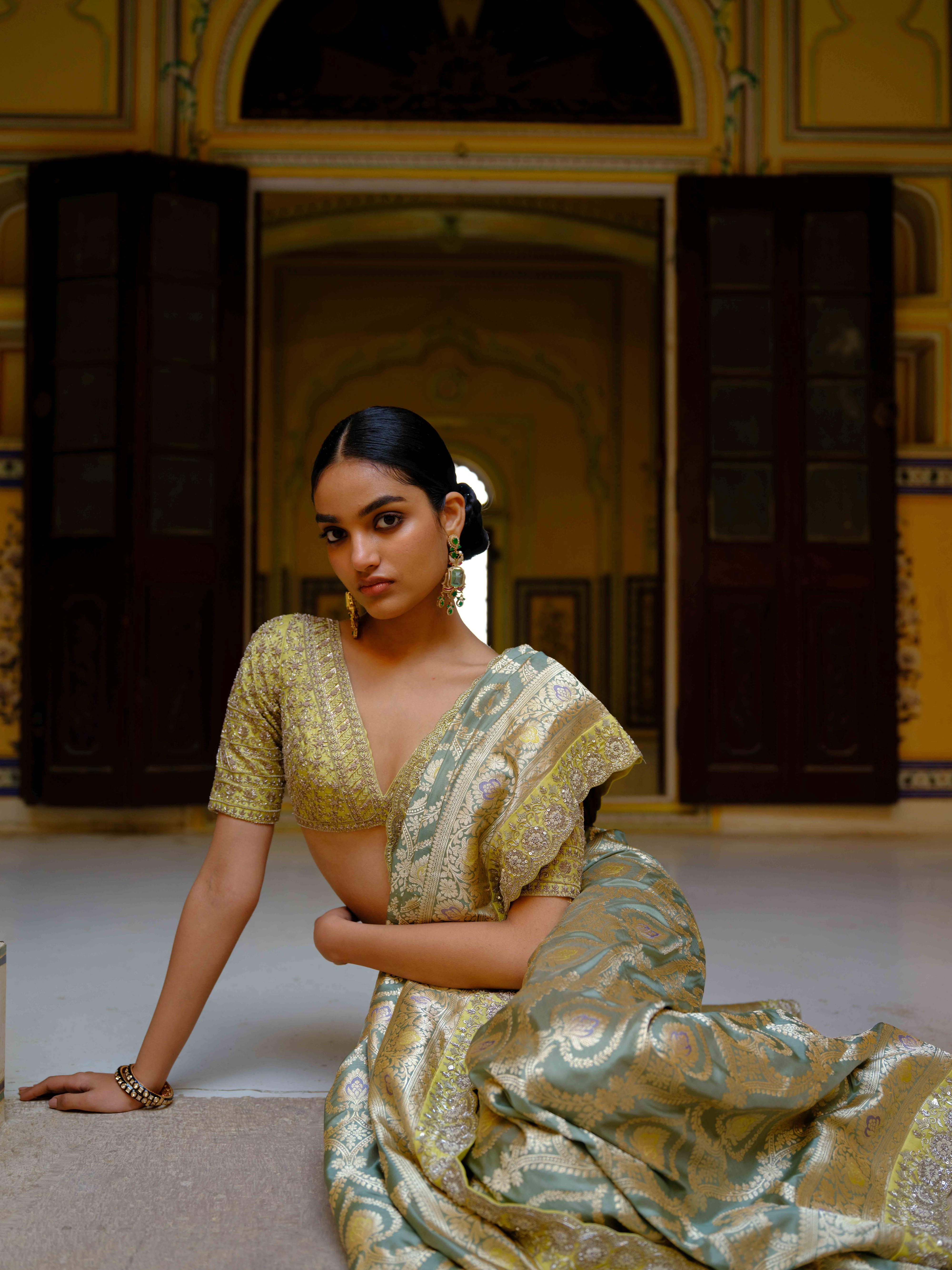 MENAKA HANDWOVEN BANARASI SAREE SET
