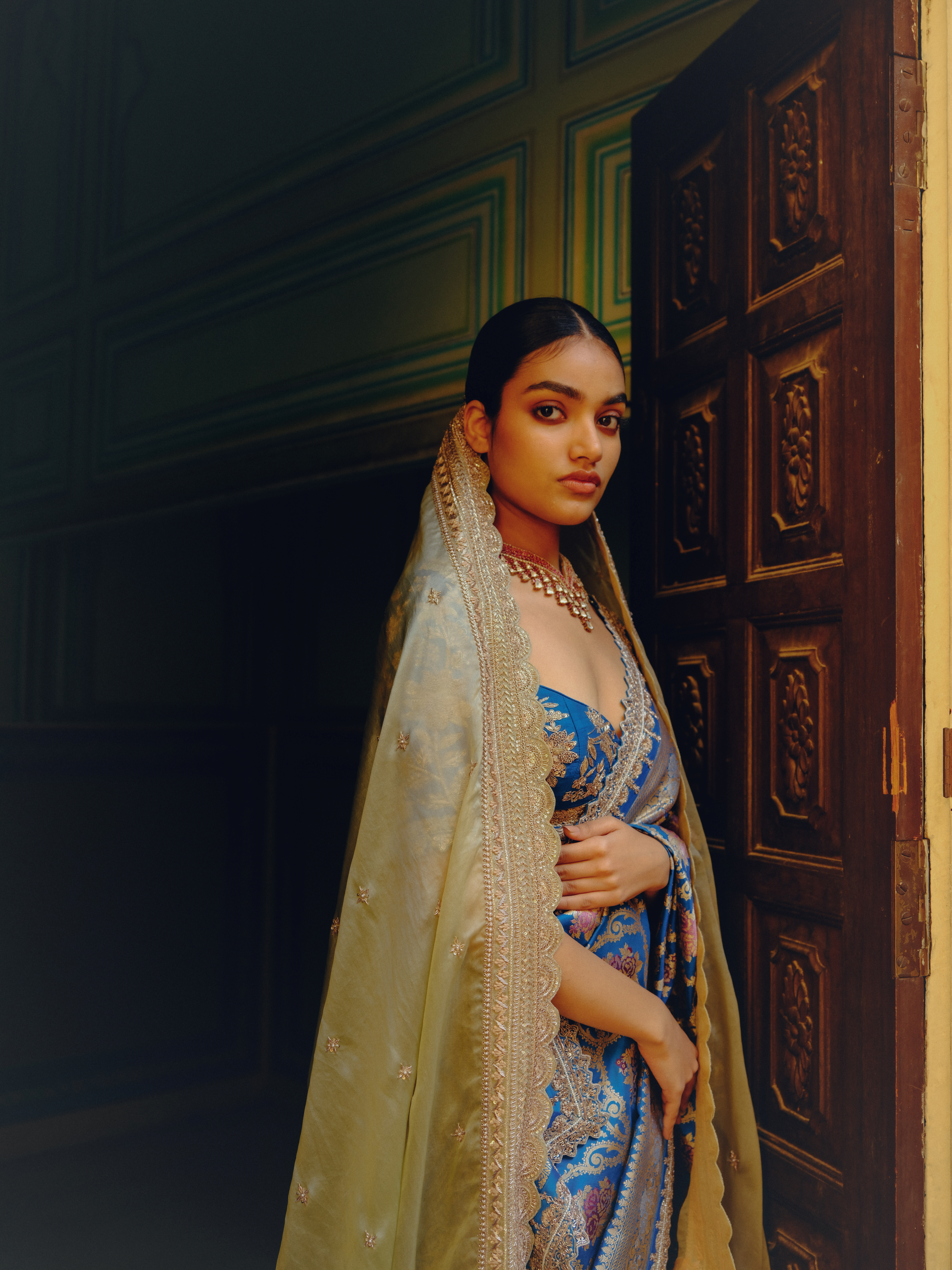 URVASHI HANDWOVEN BANARASI SAREE SET