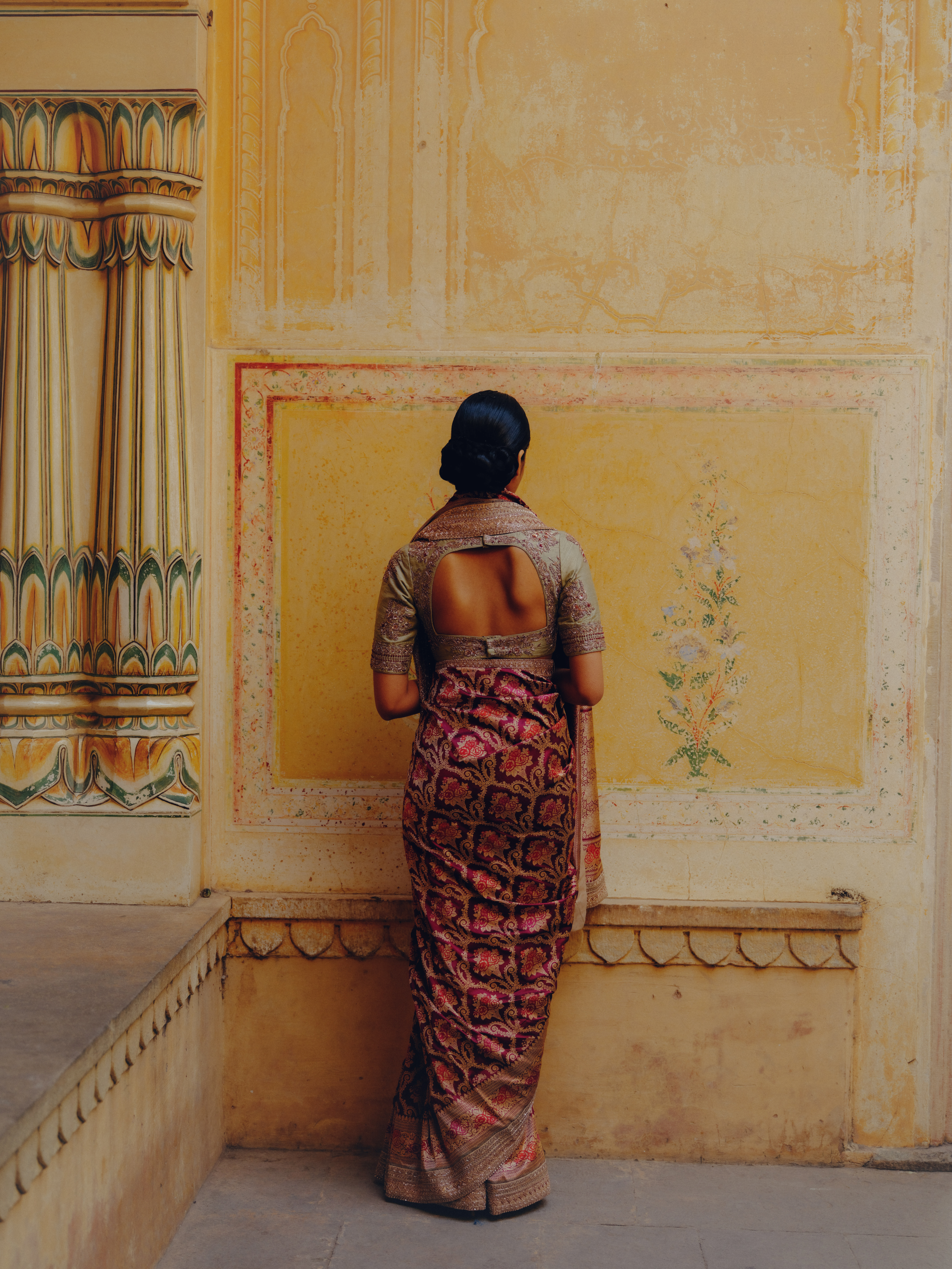 URVASHI HANDWOVEN BANARASI SAREE SET