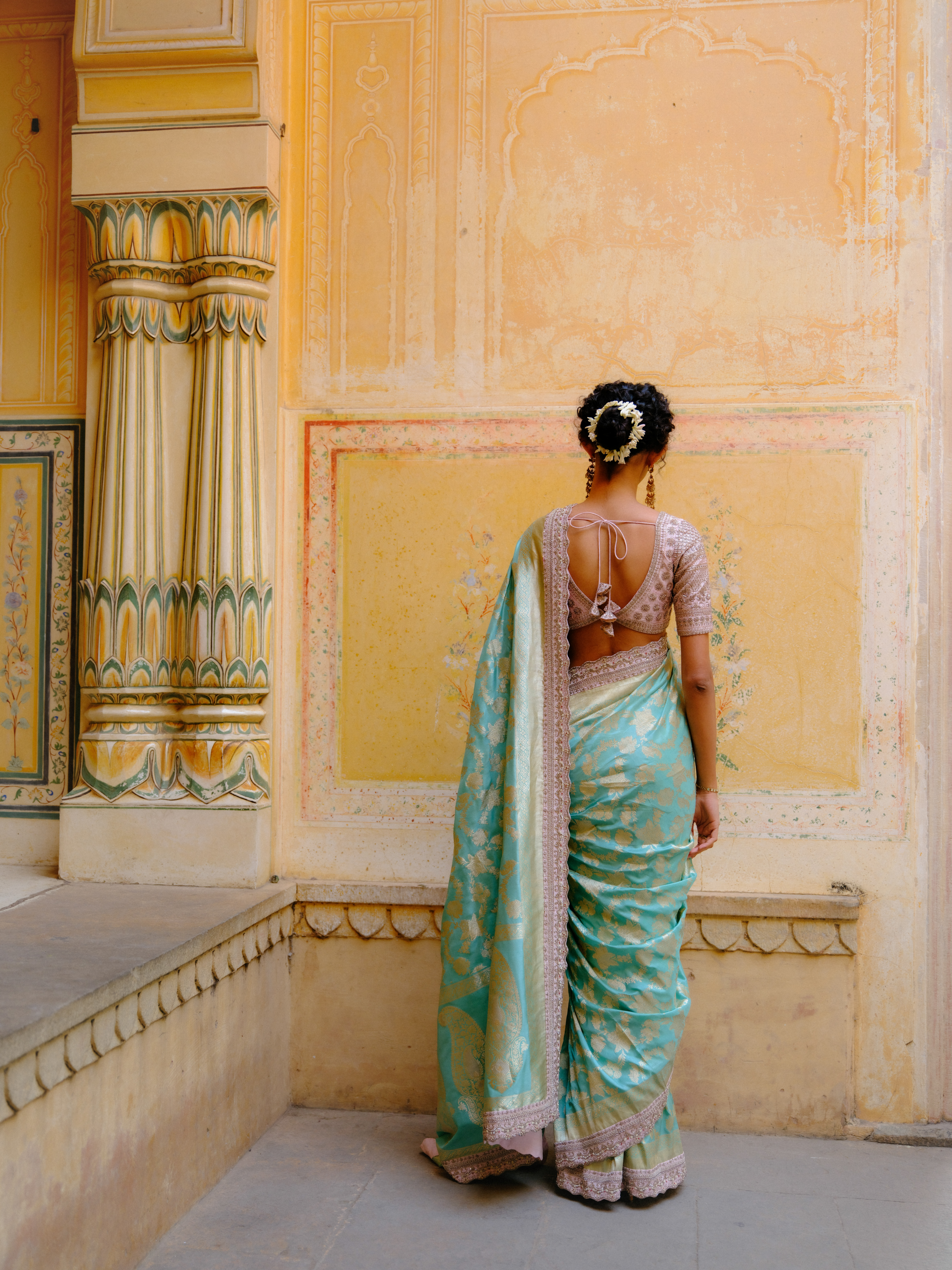 ARUNA TEJAS HANDWOVEN BANARASI SAREE SET