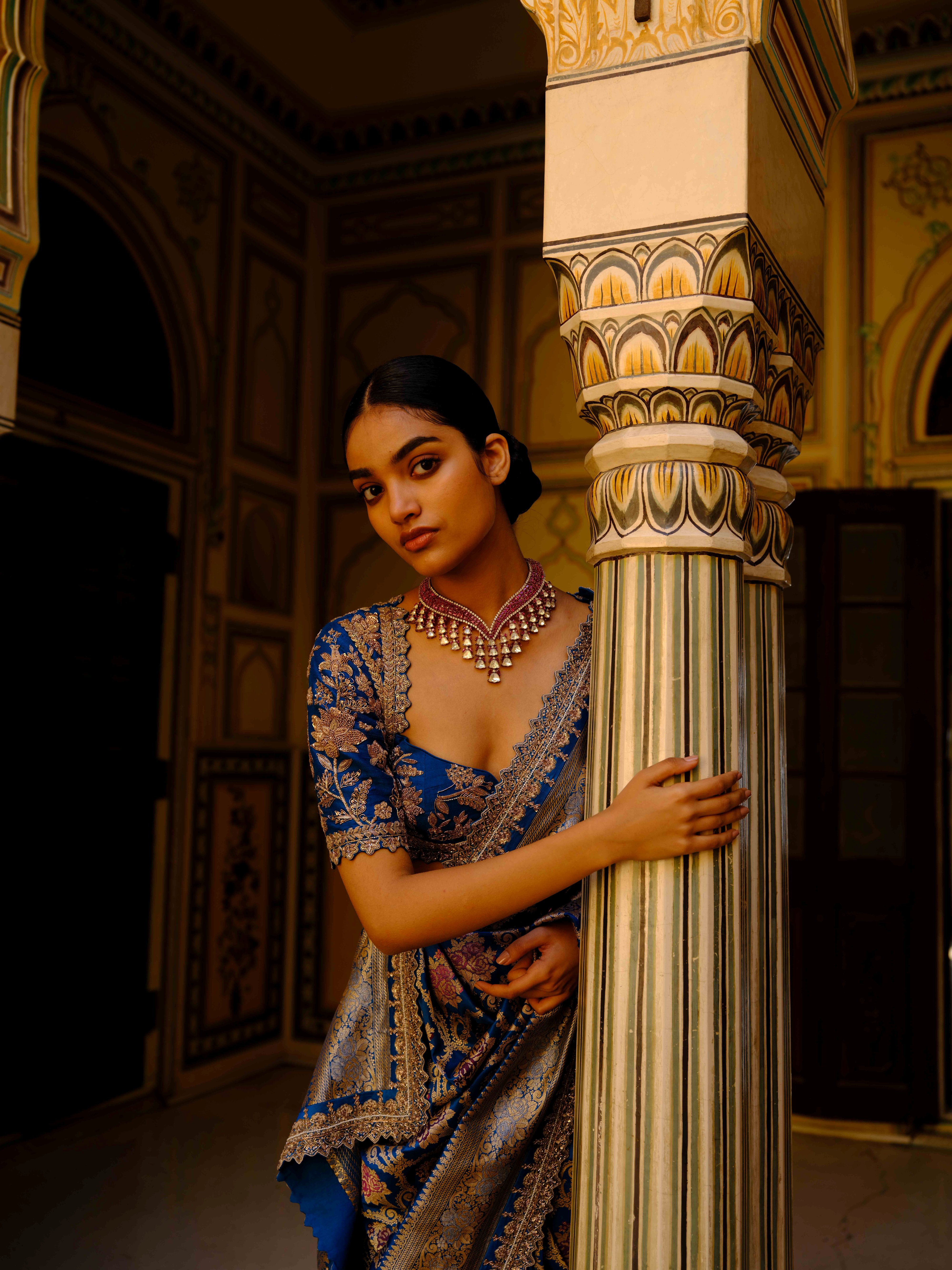 URVASHI HANDWOVEN BANARASI SAREE SET