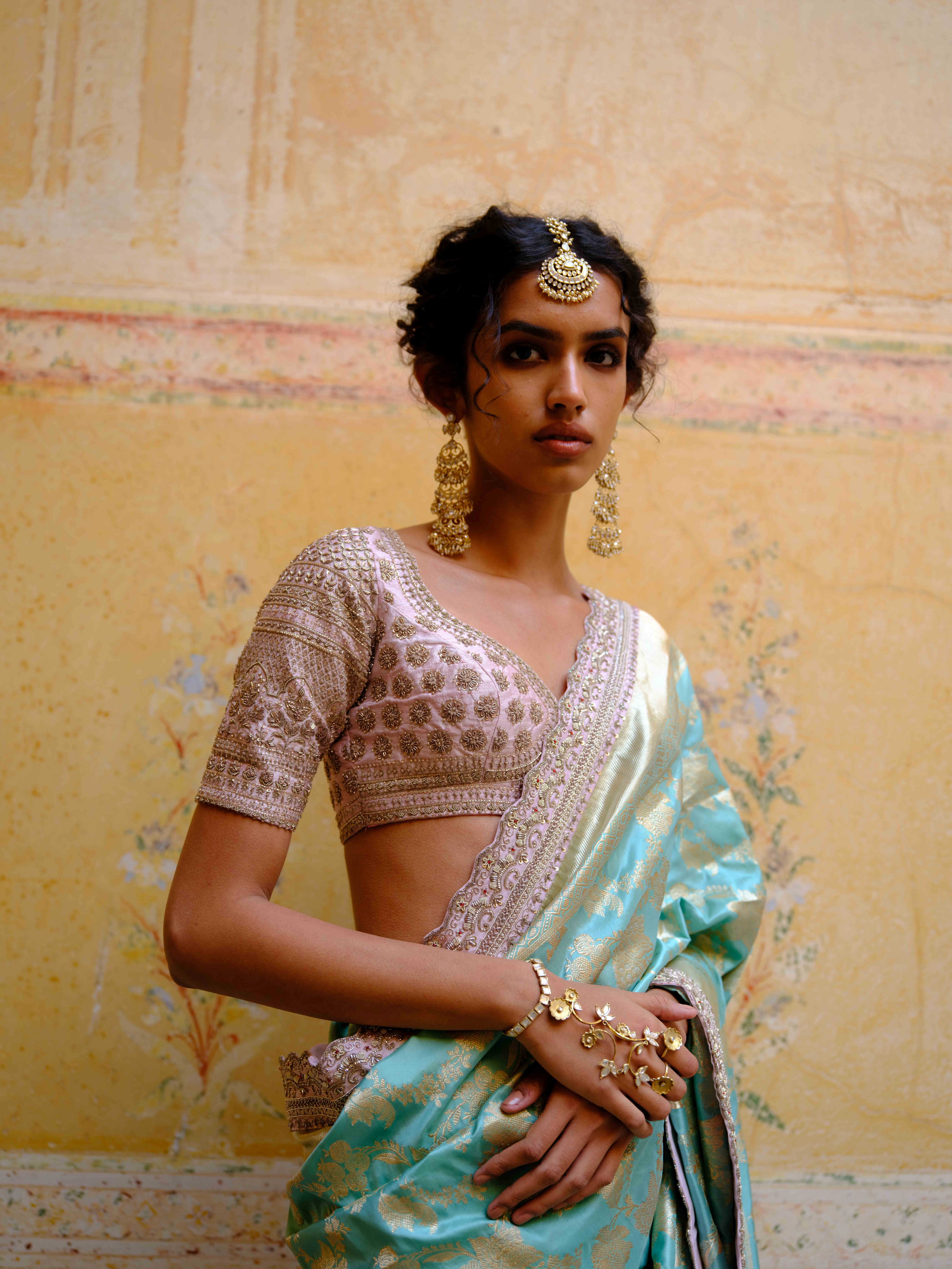 ARUNA TEJAS HANDWOVEN BANARASI SAREE SET