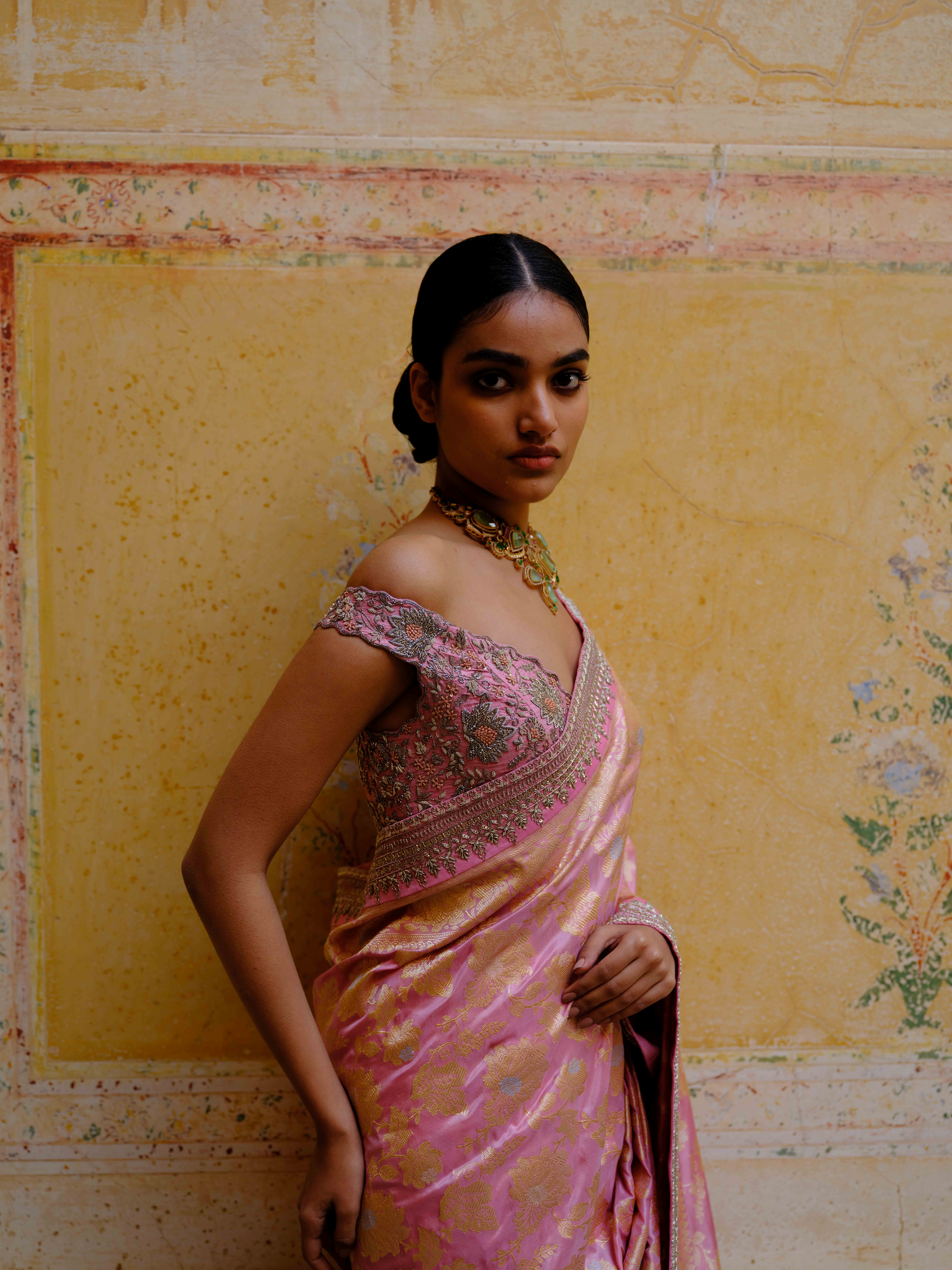 YUVIKA HANDWOVEN BANARASI SAREE SET