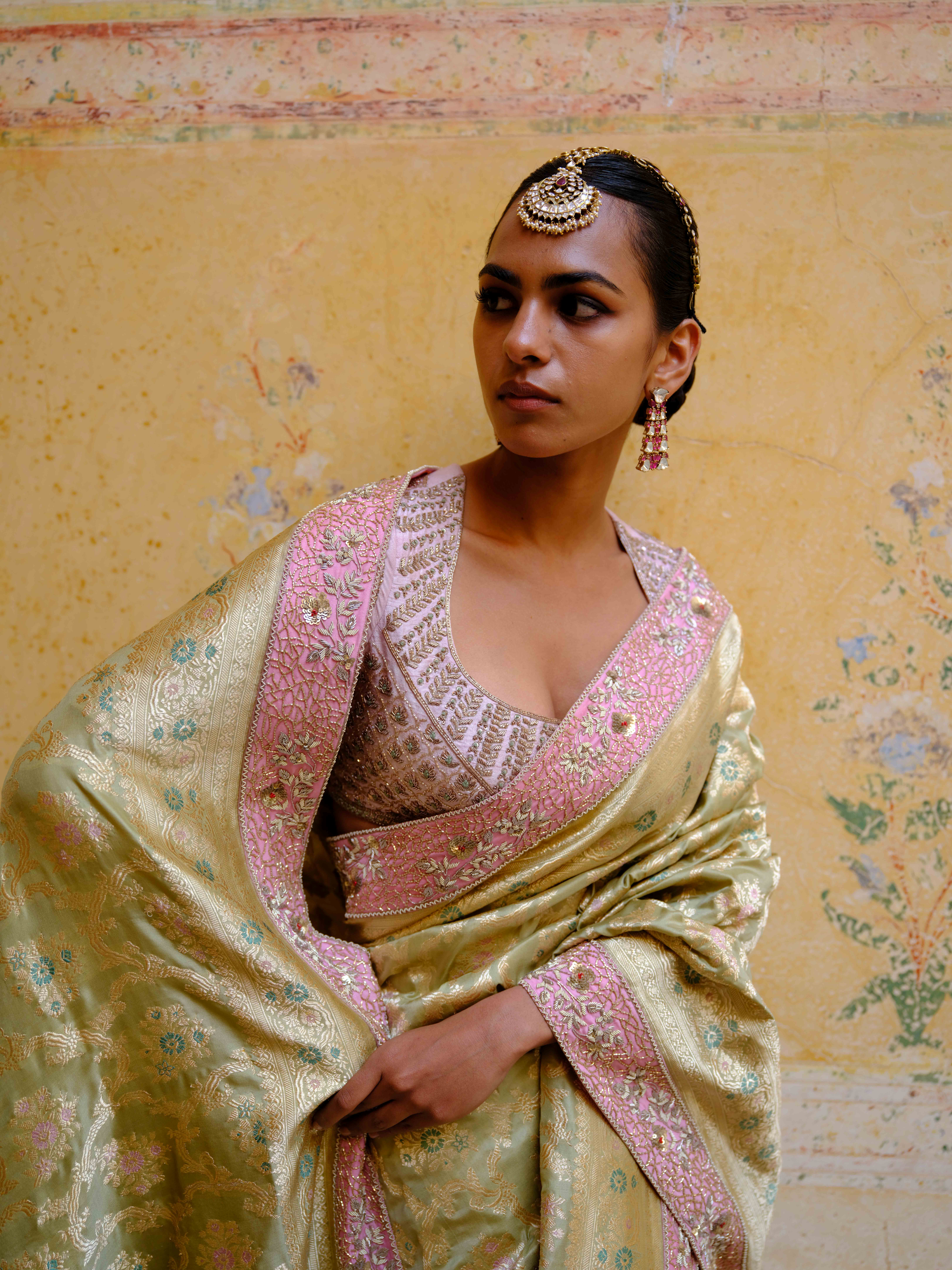 IRAVATI HANDWOVEN BANARASI SAREE SET
