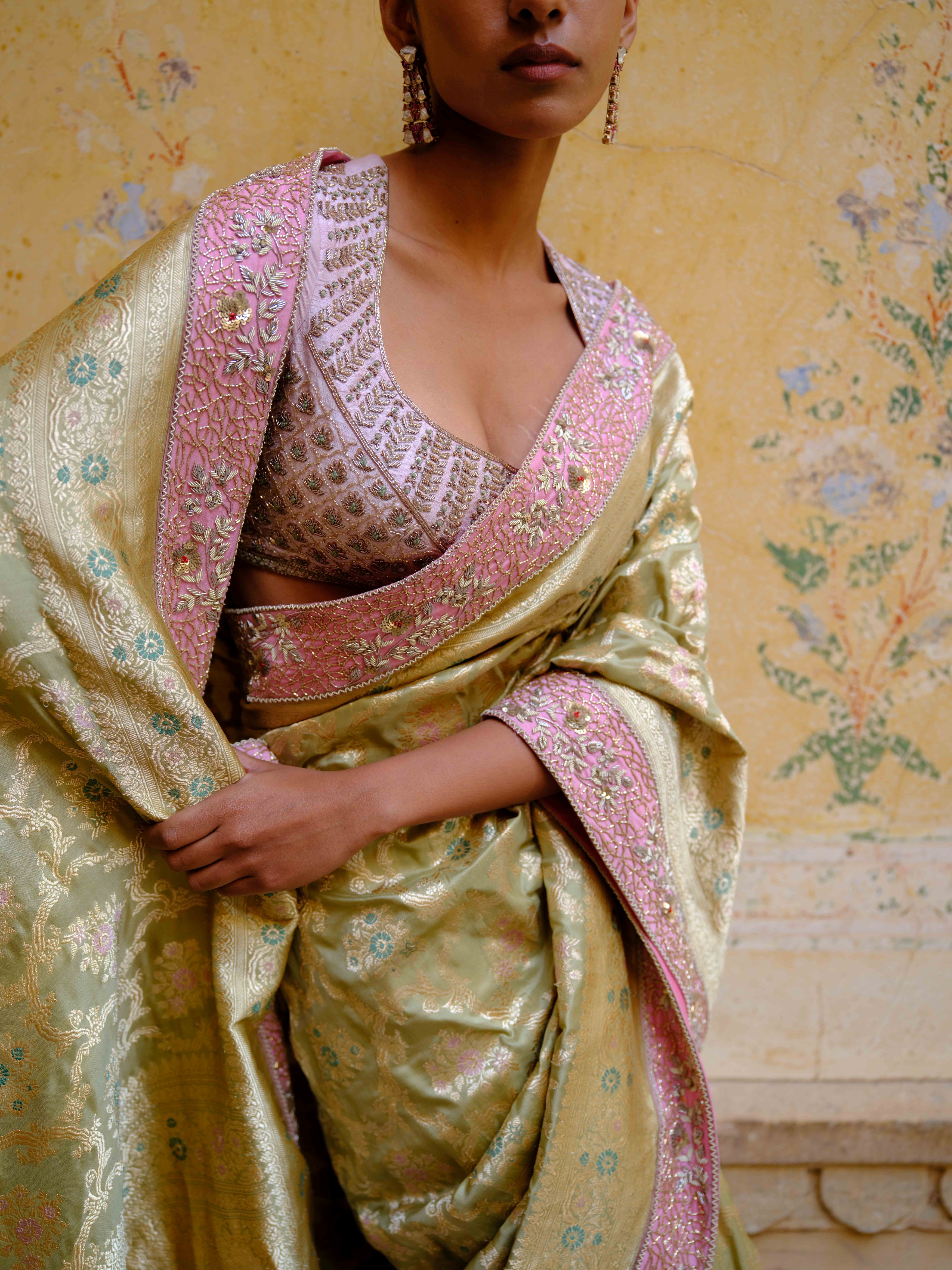 IRAVATI HANDWOVEN BANARASI SAREE SET