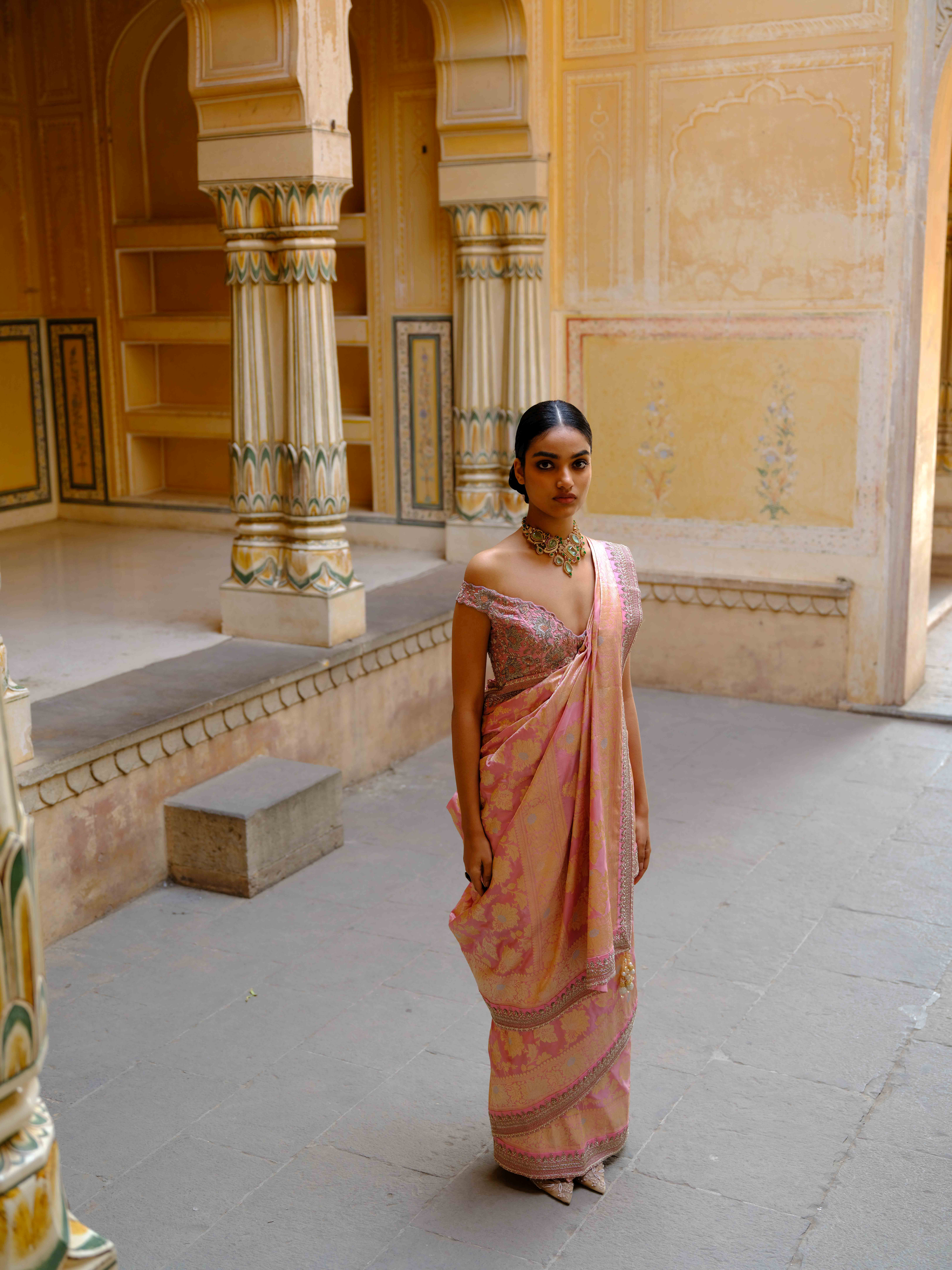 YUVIKA HANDWOVEN BANARASI SAREE SET